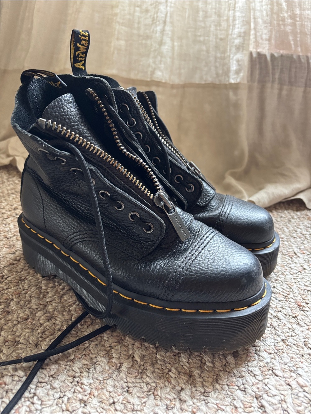 Dr. Martens Platform Sinclair Leather Boots size 39/8